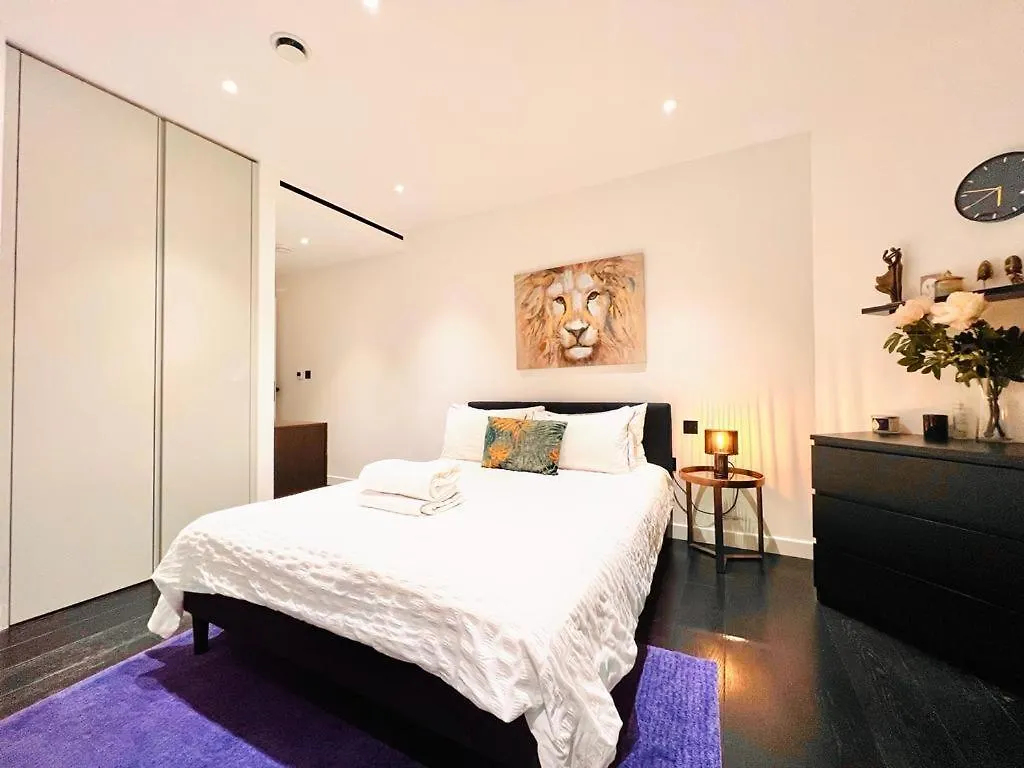 O2 Arena Beautiful 2Bedroom Apartment Лондон